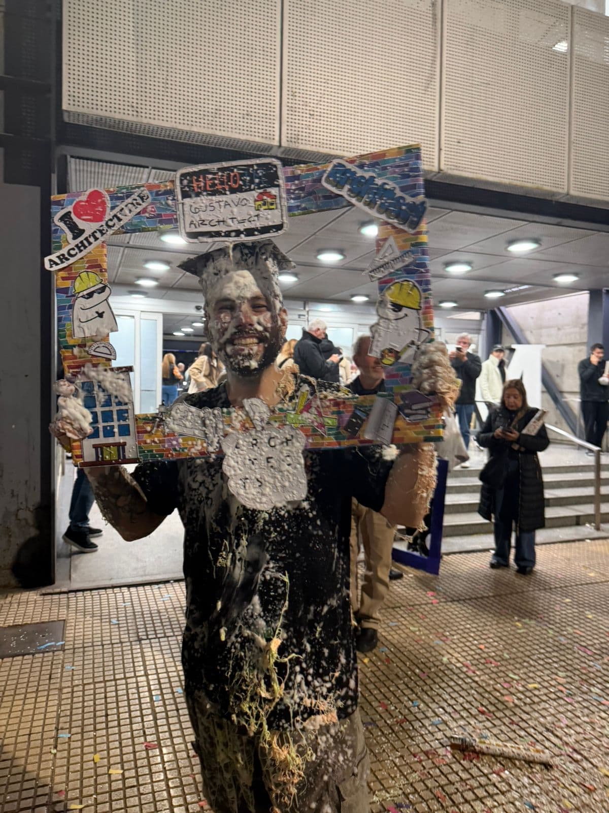 Gustavo Gimenez recibió su título de Arquitecto